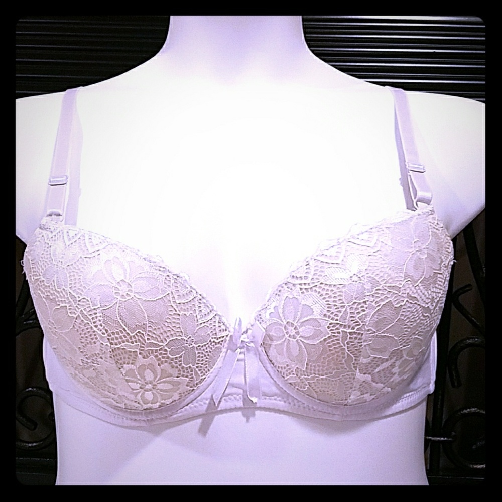 Women's lace padded push-up bra